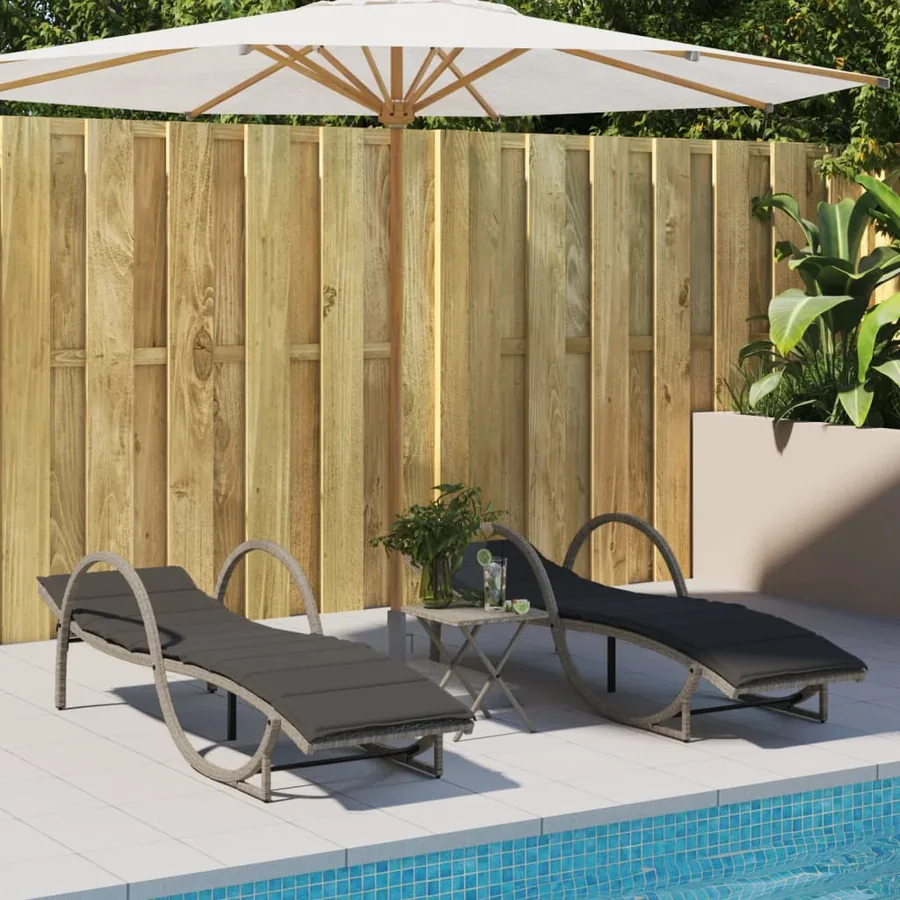 Chaises longues lot de 2 et coussins gris clair résine tressée